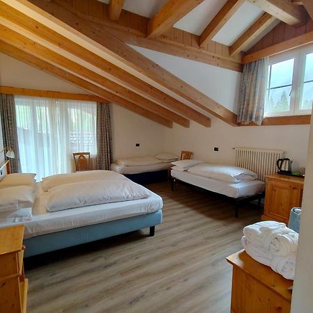 Hotel Valacia Pozza di Fassa Luaran gambar