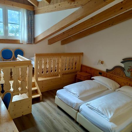 Hotel Valacia Pozza di Fassa Luaran gambar