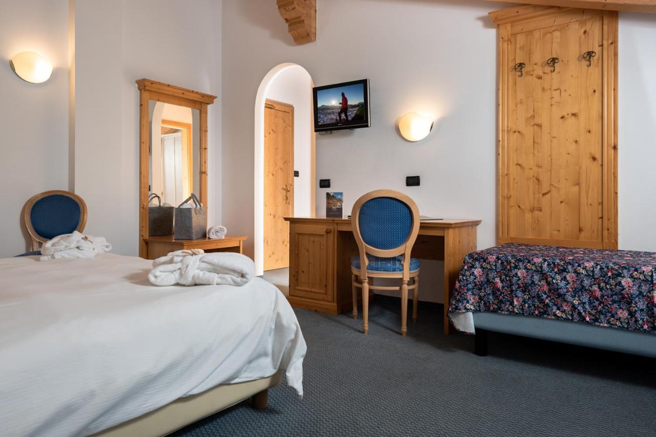 Hotel Valacia Pozza di Fassa Luaran gambar