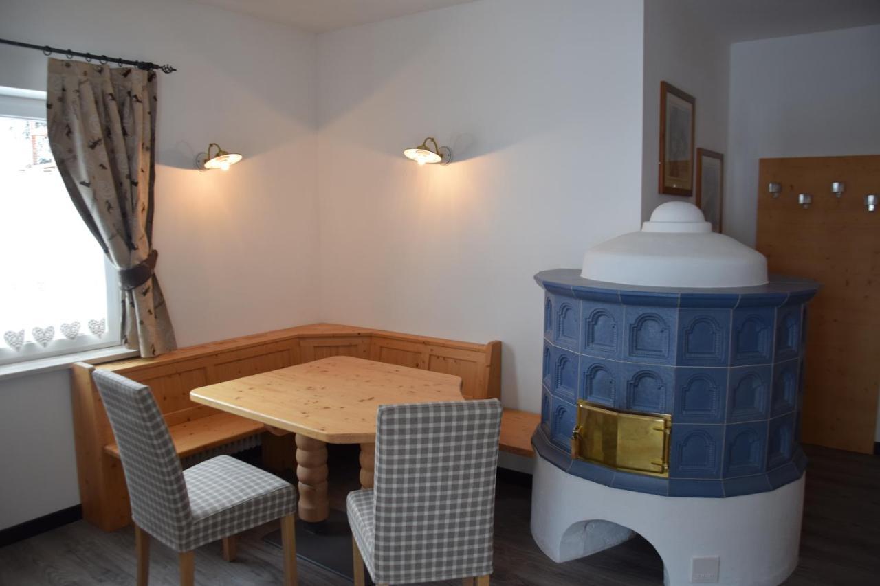 Hotel Valacia Pozza di Fassa Luaran gambar