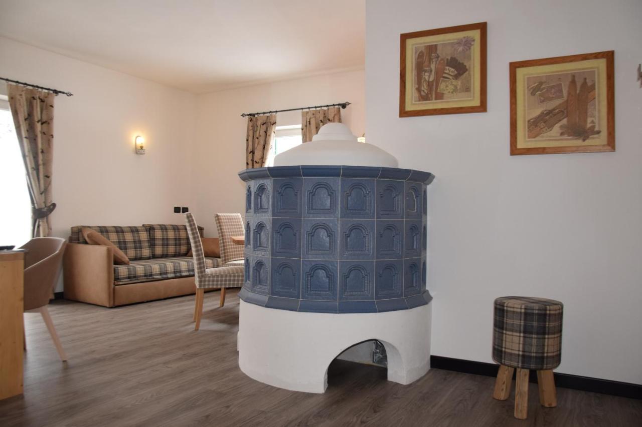 Hotel Valacia Pozza di Fassa Luaran gambar