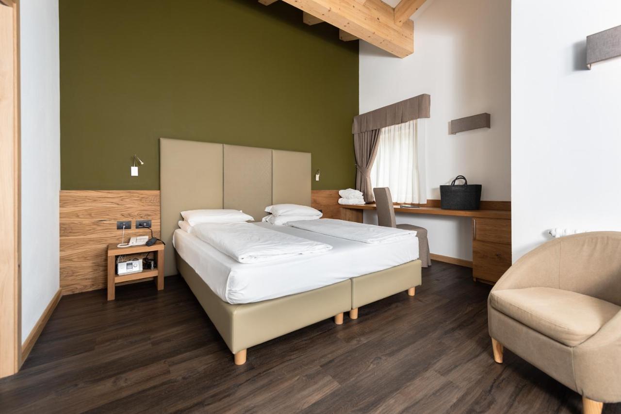Hotel Valacia Pozza di Fassa Luaran gambar