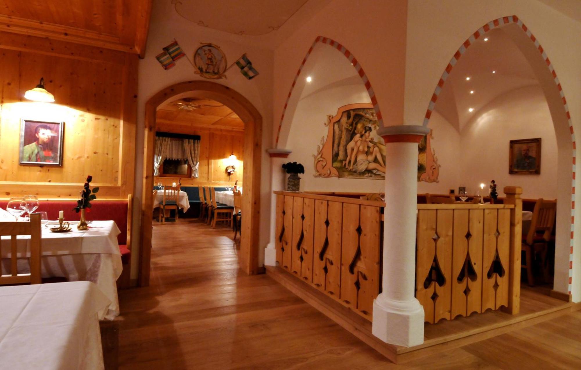 Hotel Valacia Pozza di Fassa Luaran gambar