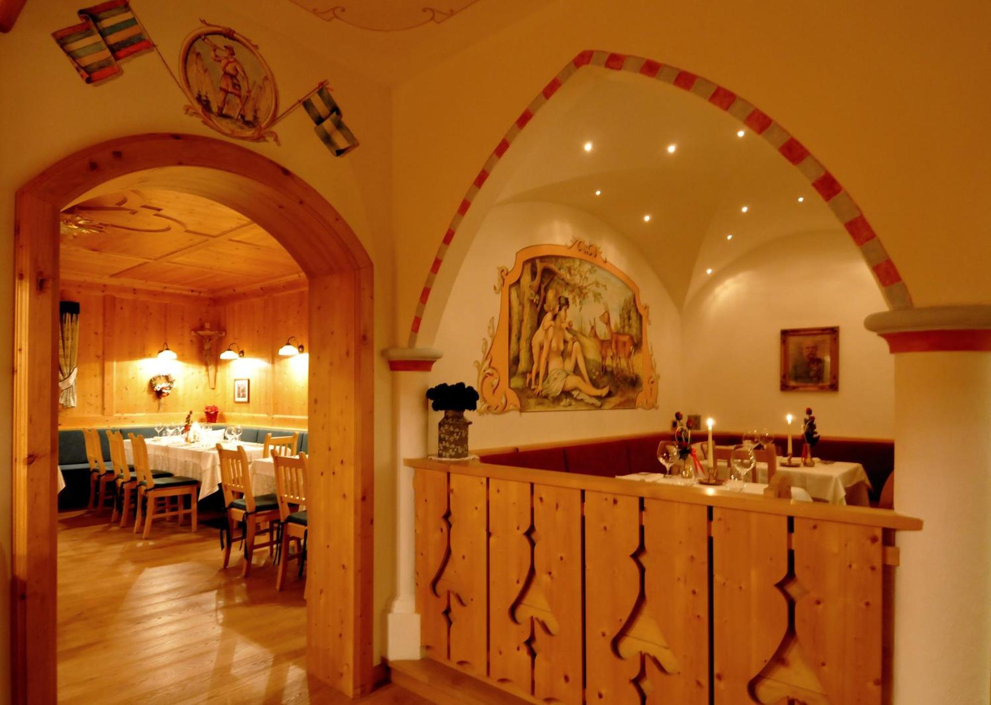 Hotel Valacia Pozza di Fassa Luaran gambar