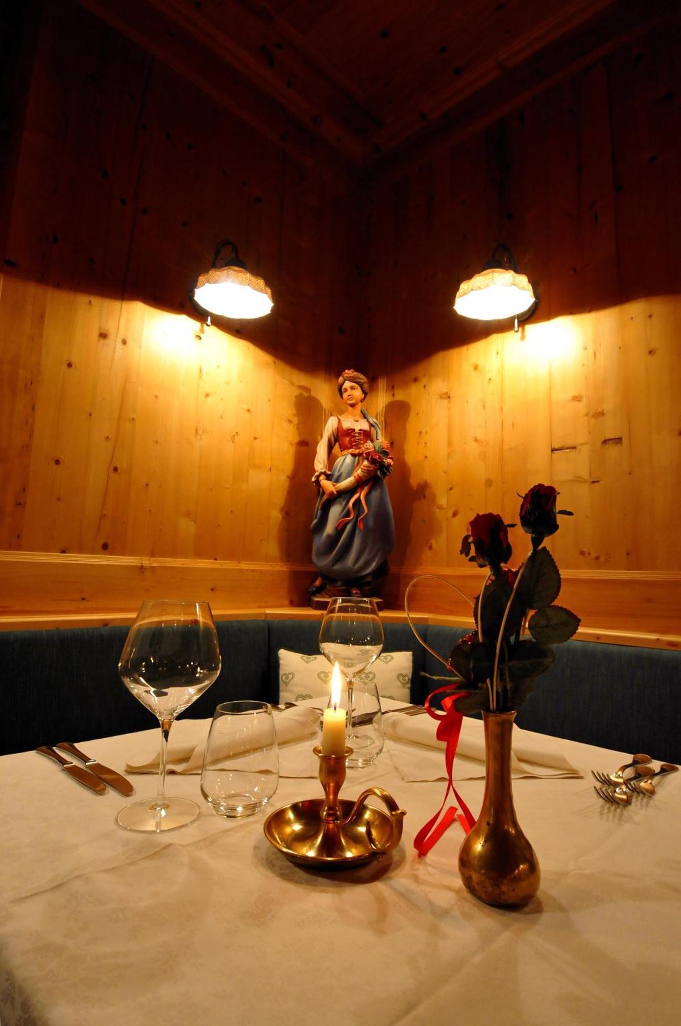 Hotel Valacia Pozza di Fassa Luaran gambar