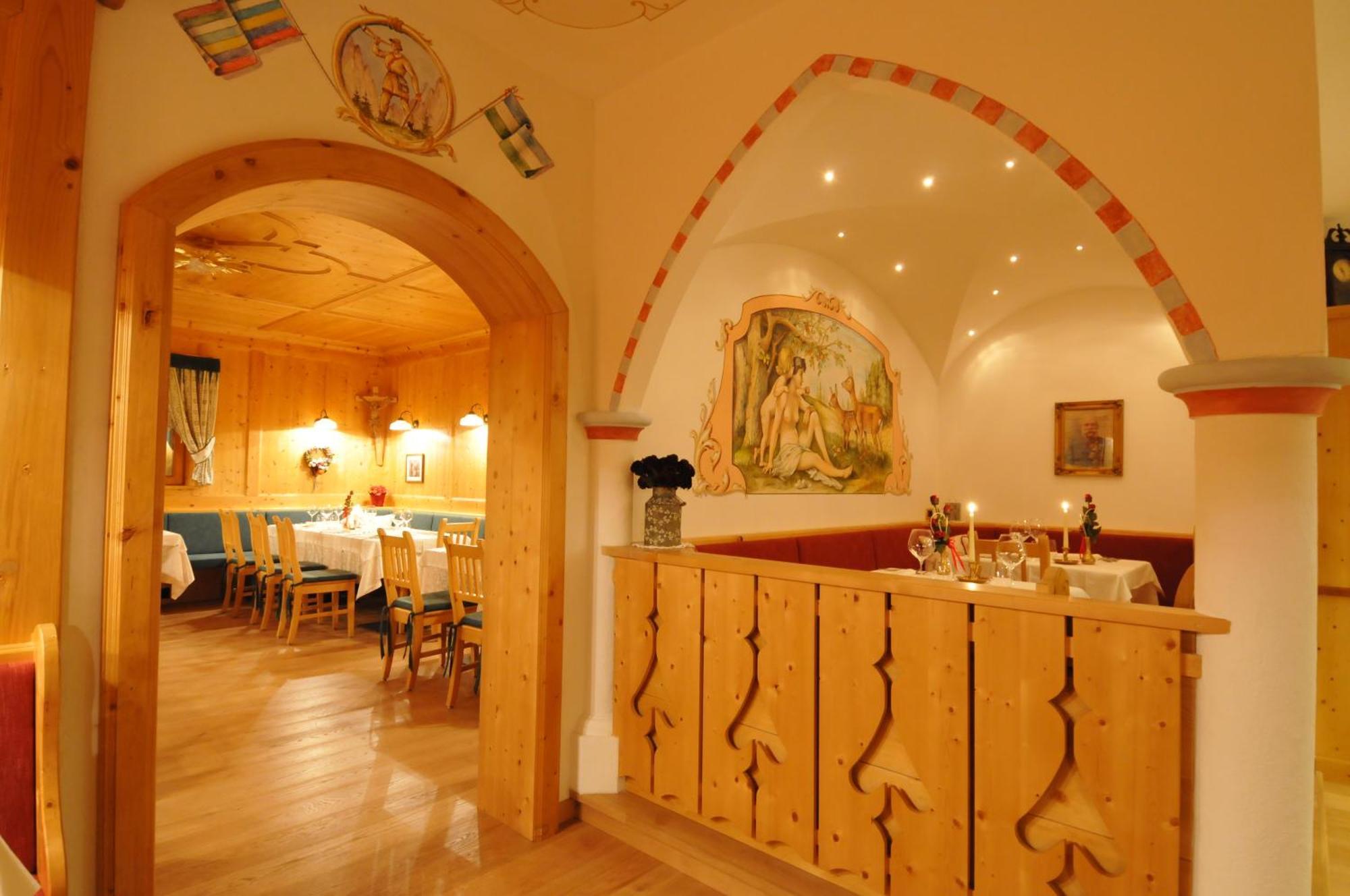 Hotel Valacia Pozza di Fassa Luaran gambar