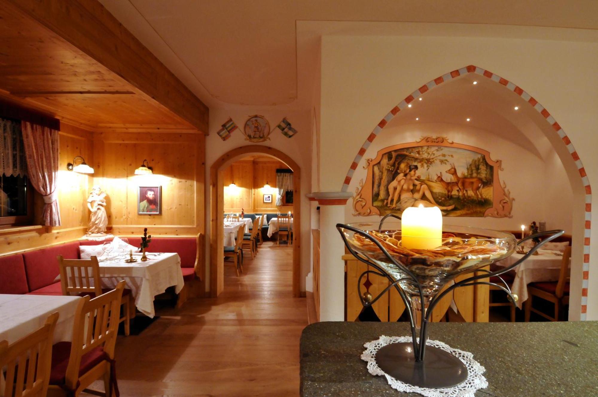 Hotel Valacia Pozza di Fassa Luaran gambar