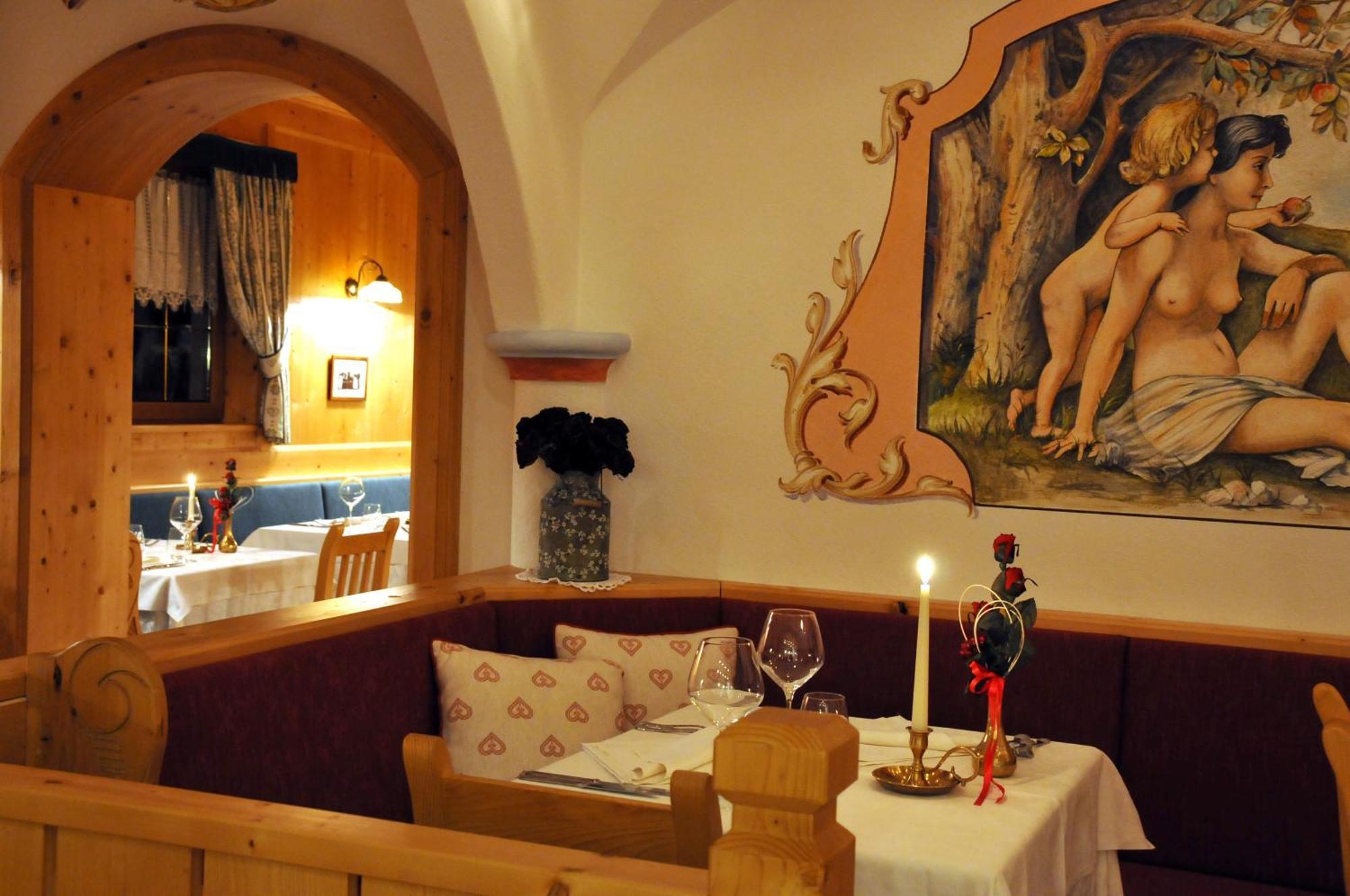 Hotel Valacia Pozza di Fassa Luaran gambar