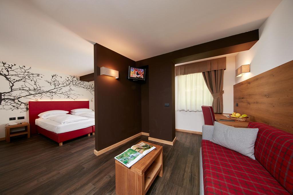 Hotel Valacia Pozza di Fassa Bilik gambar