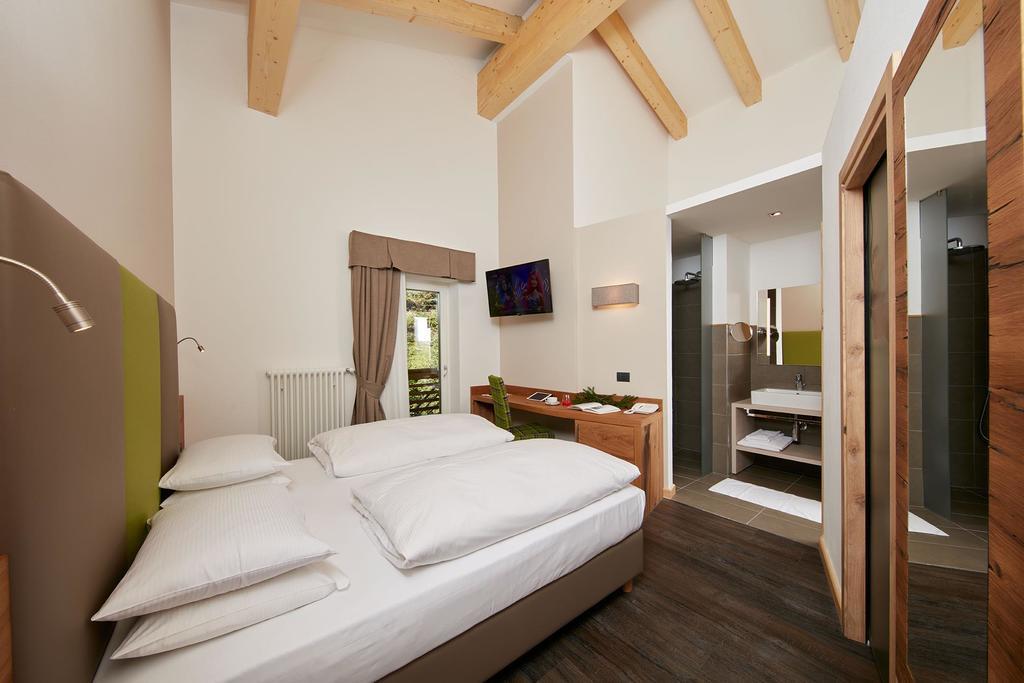 Hotel Valacia Pozza di Fassa Bilik gambar