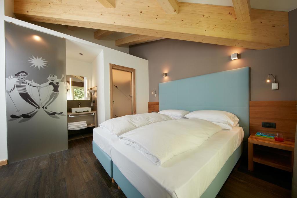 Hotel Valacia Pozza di Fassa Bilik gambar