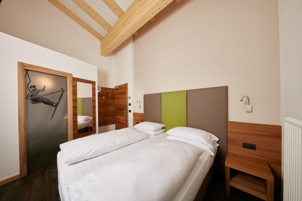 Hotel Valacia Pozza di Fassa Bilik gambar