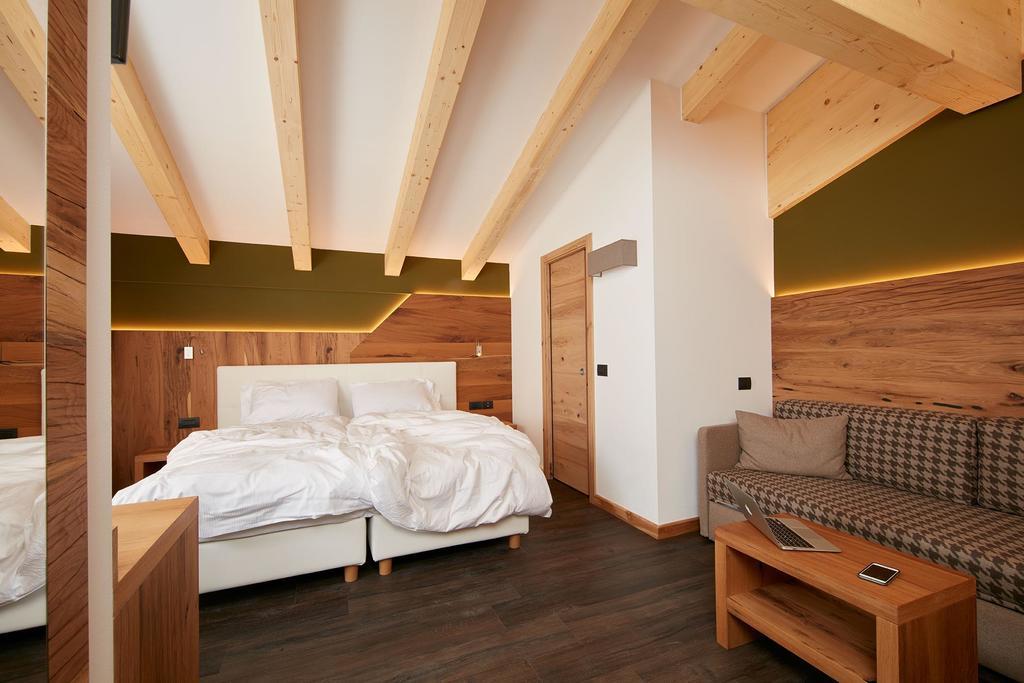 Hotel Valacia Pozza di Fassa Bilik gambar