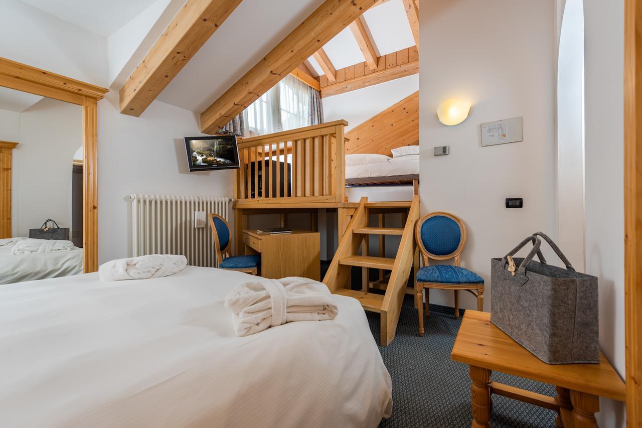 Hotel Valacia Pozza di Fassa Luaran gambar