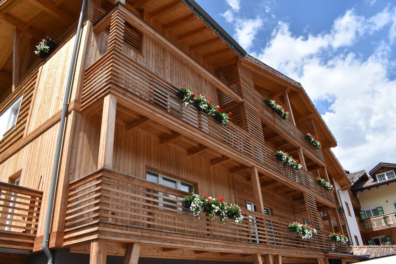 Hotel Valacia Pozza di Fassa Luaran gambar